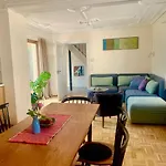 Gruppen Und Familienstadthaus 5-6 Betten, 4 Baeder, 2 Terrassen Und Balkon