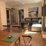 Gruppen Und Familienstadthaus 5-6 Betten, 4 Baeder, 2 Terrassen Und Balkon *