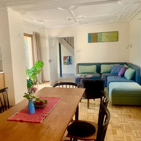 Gruppen Und Familienstadthaus 5-6 Betten, 4 Baeder, 2 Terrassen Und Balkon