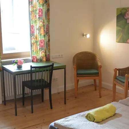 Gruppen Und Familienstadthaus 5-6 Betten, 4 Baeder, 2 Terrassen Und Balkon Dom wakacyjny Neustadt an der Weinstraße