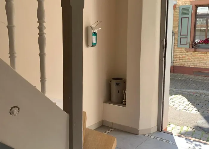 Ferienhaus Gruppen Und Familienstadthaus 5-6 Betten, 4 Bäder, 2 Terrassen Und Balkon