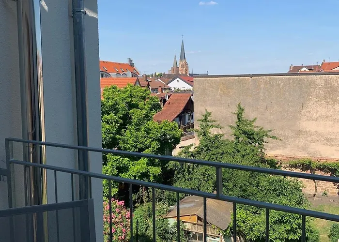 度假居 Gruppen Und Familienstadthaus 5-6 Betten, 4 Baeder, 2 Terrassen Und Balkon Neustadt an der Weinstraße